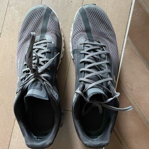 On Cloud mens size 11